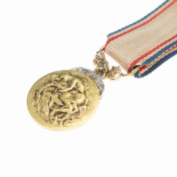 Médaille de la Reconnaissance française en or et diamants.
