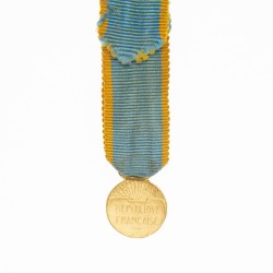 Jolie médaille d’or de l’éducation physique. Miniature d’officier en or.