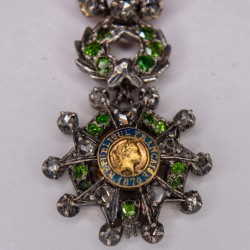 Rare miniature medal of the Legion of Honor with diamonds and emeralds, silver, vermeil, gold and enamel.