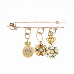 Brochette de trois médailles miniatures en or composé de :