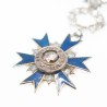 Très belle médaille de l'ordre National du Mérite en or blanc et diamants.