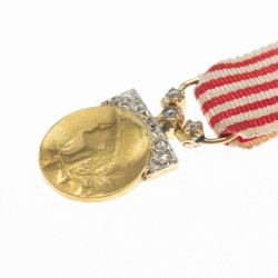 Rare modèle de luxe en miniature de la médaille commémorative de la guerre 1914-1918.