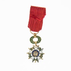 Officier de la légion d’honneur, médaille miniature en or.  Poinçon tête d’aigle.