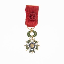 Officier de la légion d’honneur, médaille miniature en or.  Poinçon tête d’aigle.