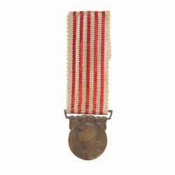 Médaille commémorative de la guerre 1914-1918 en miniature.