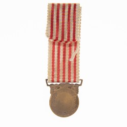 Médaille commémorative de la guerre 1914-1918 en miniature.