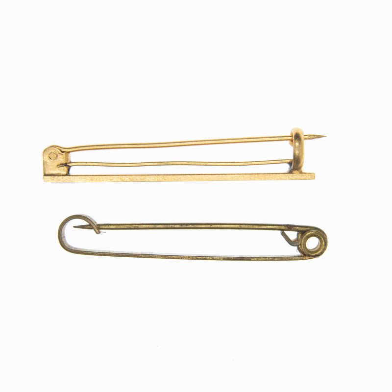 Epingle pour trois médaille miniature.