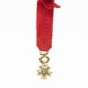 Médaille miniature d’officier de la légion d'honneur en or et diamants.