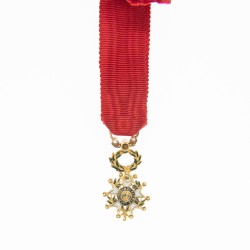 Médaille miniature d’officier de la légion d'honneur en or et diamants.