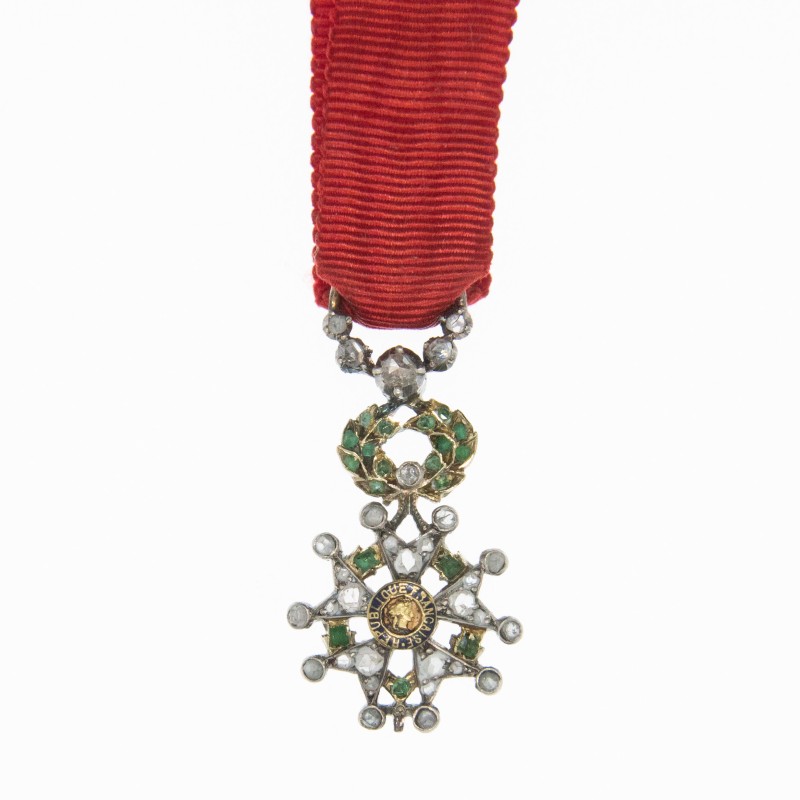 Médaille miniature de luxe de la l’Ordre de la Légion d’Honneur avec diamants et émeraudes.
