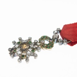 Médaille miniature de luxe de la l’Ordre de la Légion d’Honneur avec diamants et émeraudes.