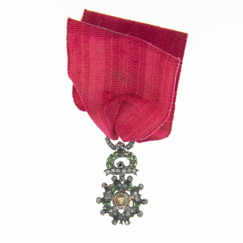 Belle miniature de la légion d'honneur ornée de diamants.