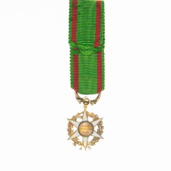Jolie médaille miniature en or du mérite agricole, avec diamants.