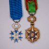 Chainette de médailles miniatures de l’ordre mérite agricole et de l’ordre mérite national officier.