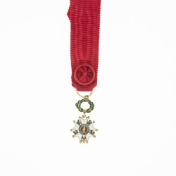 Médaille d'officier en miniature de l’ordre de la légion d’honneur, en or et émail.