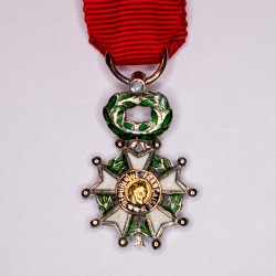 Rare miniature luxury medal of the Legion of Honor in white gold with a diamond.