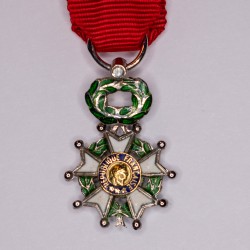 Rare médaille miniature de luxe de la légion d’honneur en or blanc avec un diamant.