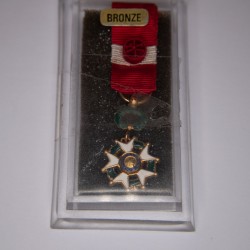 Médaille de commandeur de la légion d’honneur en miniature.