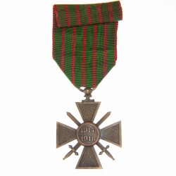 Médaille de la Croix de Guerre 1914-1918. Ruban avec Palmes et étoile .