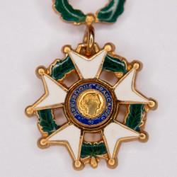 Médaille de commandeur de la légion d’honneur en miniature.