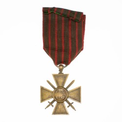 Médaille de la Croix de Guerre 1914-1917. Bon état.