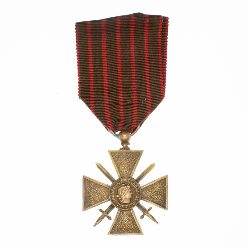 Médaille de la Croix de Guerre 1914-1917. Bon état.