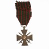 Médaille de la Croix de Guerre 1914-1918. Ruban avec palmes et étoiles.