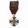 Médaille de la Croix de Guerre 1914-1918. Ruban avec palmes et étoiles.