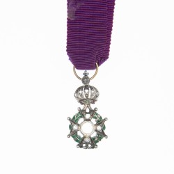 BELGIQUE. Médaille miniature de l’ordre de Léopold surmontée de brillants.