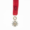 Très belle médaille d’officier de la Légion d’Honneur en or, diamants, émeraudes et émail.