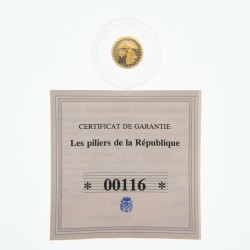 Une médaille en or 14 K (585 °/°°) à l'effigie de la Liberté. Série " Les piliers de la République ".