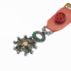 Miniature d’officier de la légion d'honneur avec diamants, centres en or en deux parties.