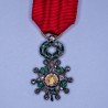 Médaille miniature de la legion d’honneur avec diamants.