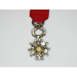 Miniature medal of the Order of the Legion of Honor luxury model 3rd republic in gold, silver, diamonds, and enamel.