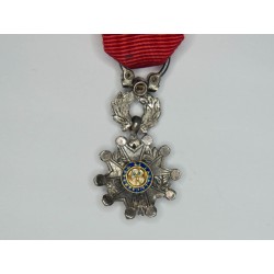 Médaille de luxe de la légion d'honneur avec diamant en miniature.