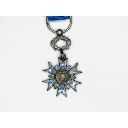 Médaille miniature de l’ordre du mérite national avec ruban et petite chainette.