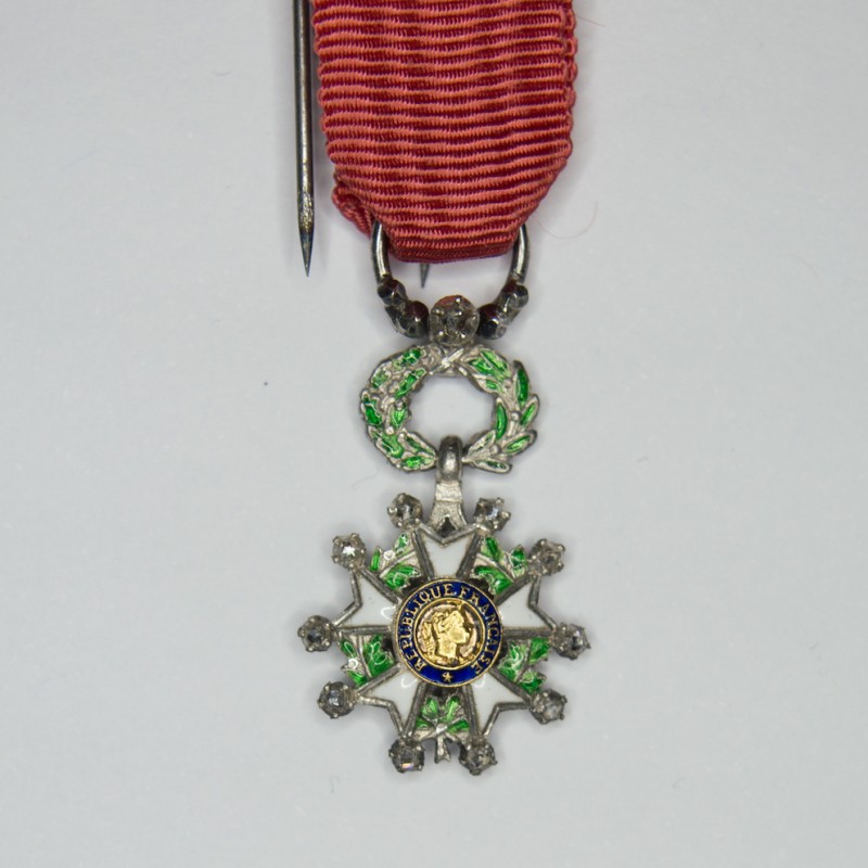 Médaille miniature de la Légion d'Honneur avec diamants.