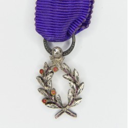 Miniature medal of academic palms, silver, email, diamond and ribbon.