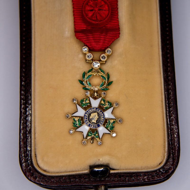 Médaille miniature, d’officier de la légion d’honneur en or et diamants, d’époque IIIeme république.