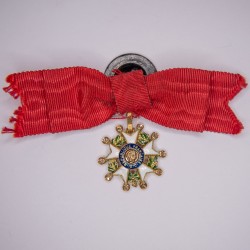 Medal of the Legion of Honor in gold and diamond, with lady ribbon.