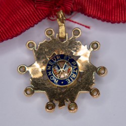 Medal of the Legion of Honor in gold and diamond, with lady ribbon.