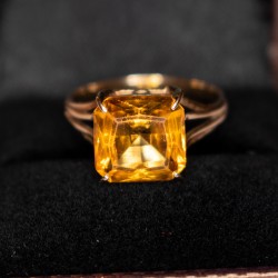 Ring, yellow gold mount (18K) eagle head punch adorned with a citrine.