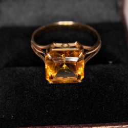 Ring, yellow gold mount (18K) eagle head punch adorned with a citrine.