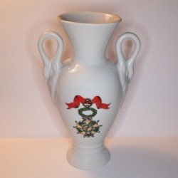 Beau vase en porcelaine de Limoges aux couleurs de la légion d’honneur.