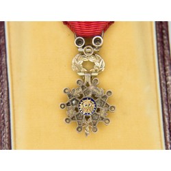 Médaille miniature de la légion d'honneur ornée de diamants, or, argent.  Dans sa boite de la maison G. LEMAITRE