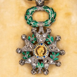 Rare medal of officer of the Legion of Honor in miniature with diamonds.