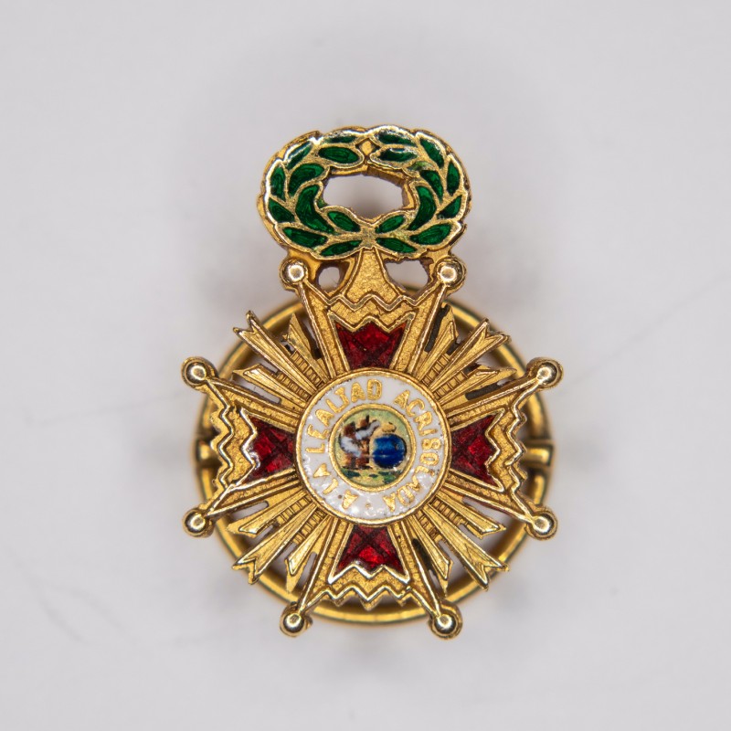 Gold buttonhole and enamel medal from the Order of Isabella the Catholic.