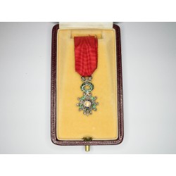 Médaille miniature de la légion d'honneur ornée de diamants, or, argent.  Dans sa boite de la maison G. LEMAITRE