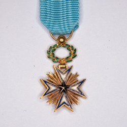 Miniature medal of the black star of the benign in gold, email and ribbon.