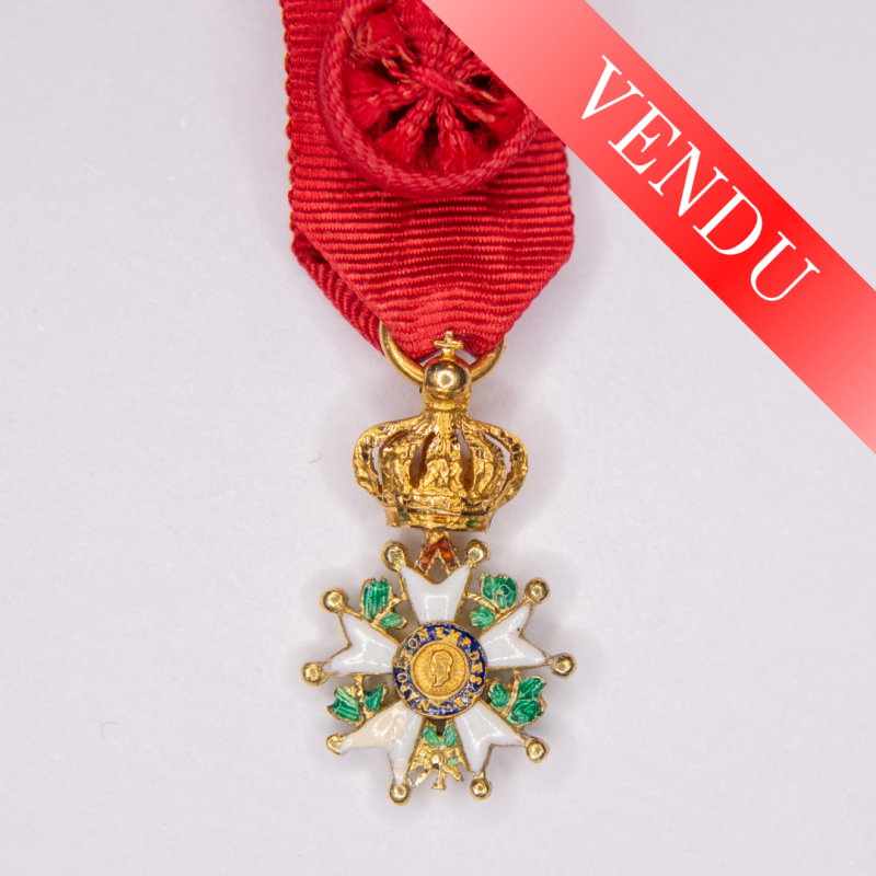 Officer's Medal of the Order of the Second Empire of Honour in gold, in miniature.